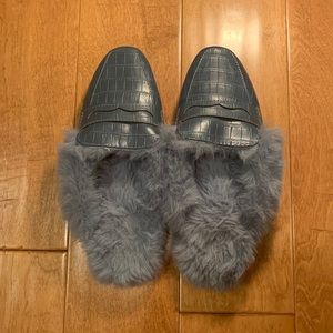 Bamboo blue fuzzy loafers, size 6 (36)